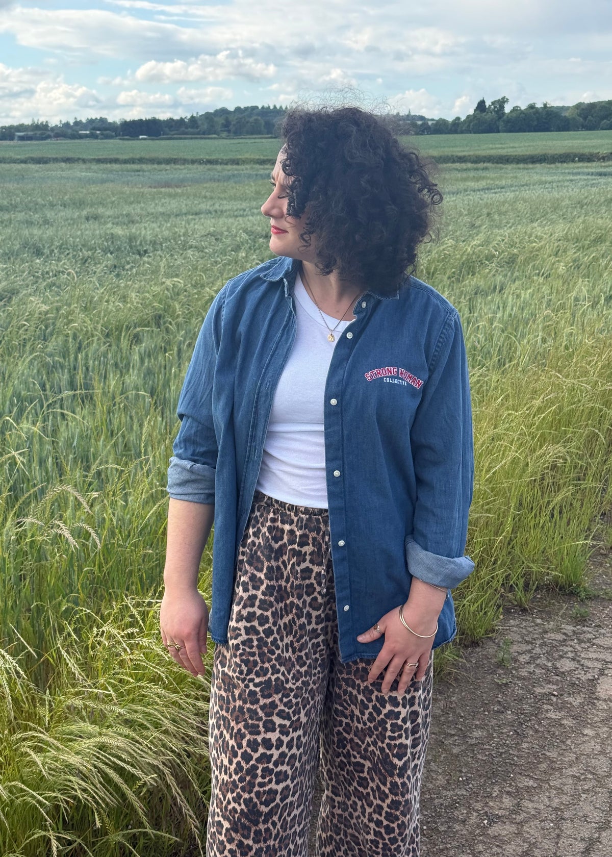 THE DENIM SHIRT YOU’LL KEEP REACHING FOR.