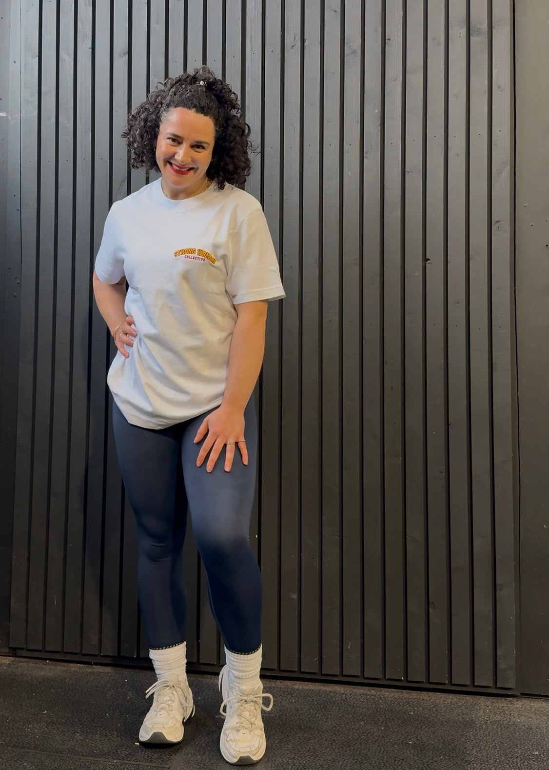 Centre chest Strong Mama classic tee