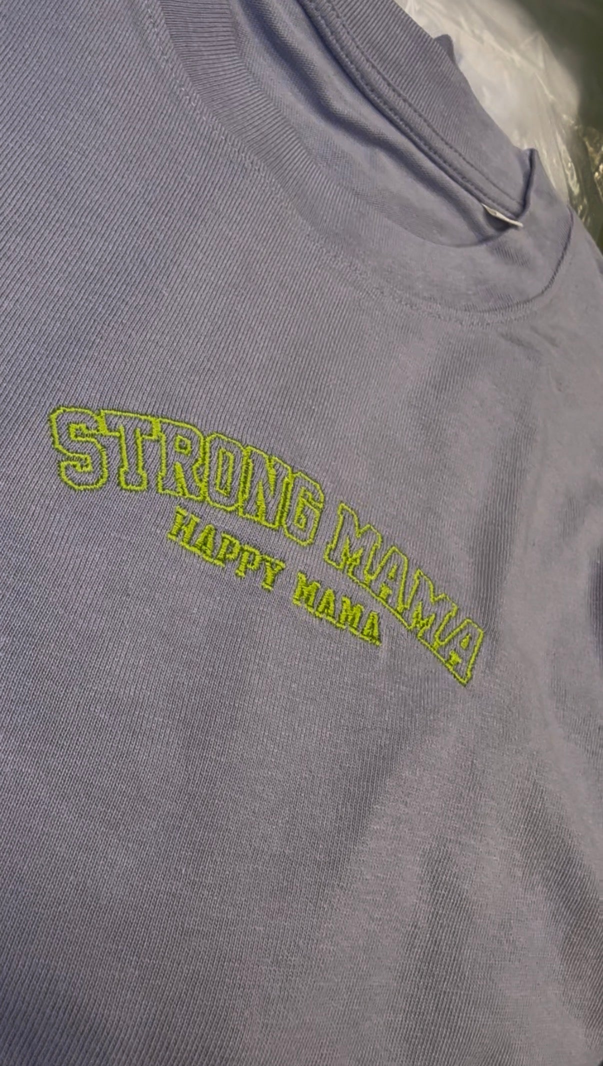 Centre chest Strong Mama classic tee