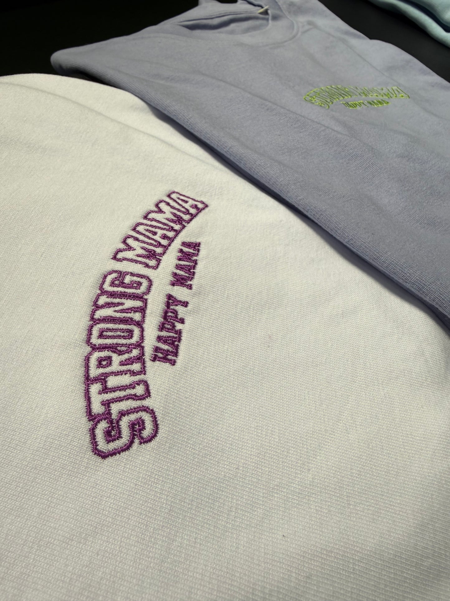 Centre chest Strong Mama classic tee